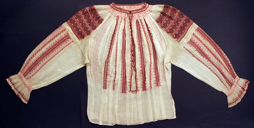 Figure 14.2: Women’s blouse with altiță